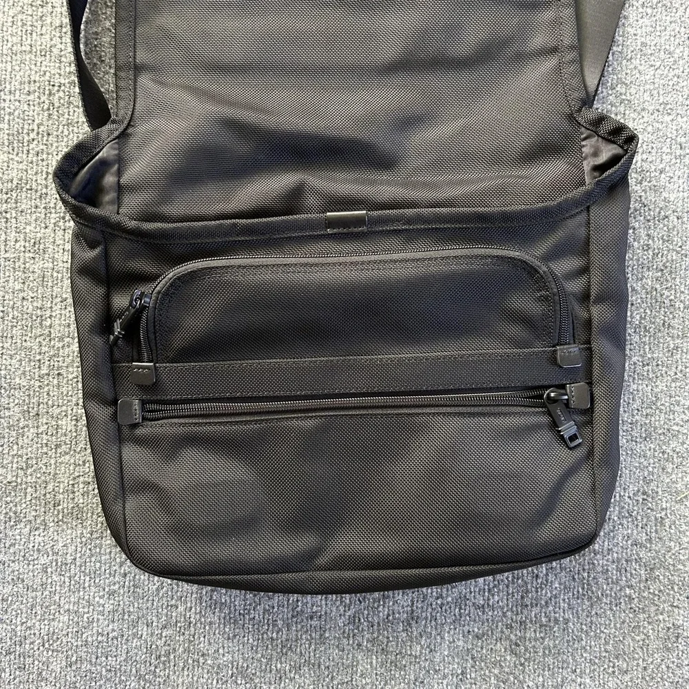 TUMI Alpha Black Ballistic Nylon Messenger Laptop Crossbody Bag Slim EUC